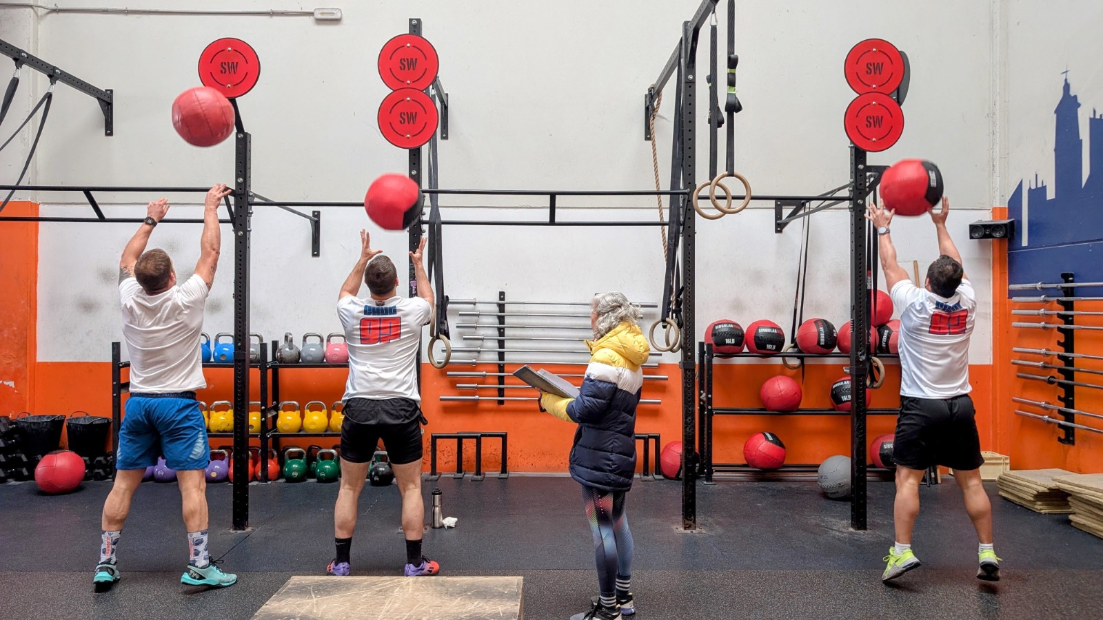 Clase de CrossFit — Wall Balls
